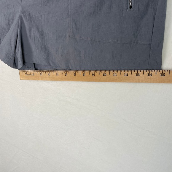 Athleta Women's Gray Lightweight Travel Shorts Pockets Size 18 (37" Waist) - Picture 6 of 6